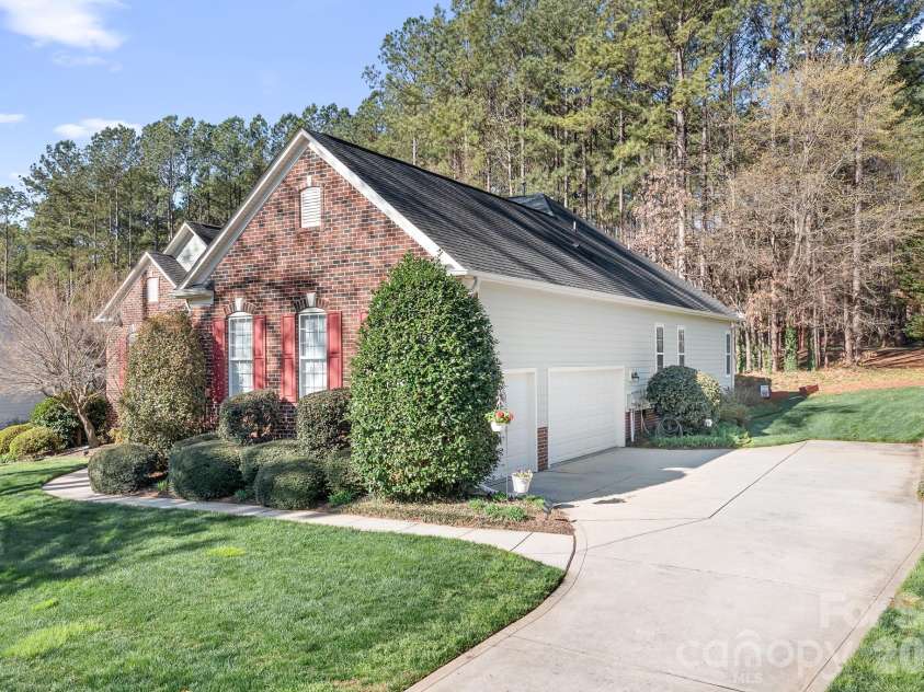 104 Kestrel Court, Mount Holly, NC 28120.  MLS# CAR4356299, YatesRealty ID 10654. 