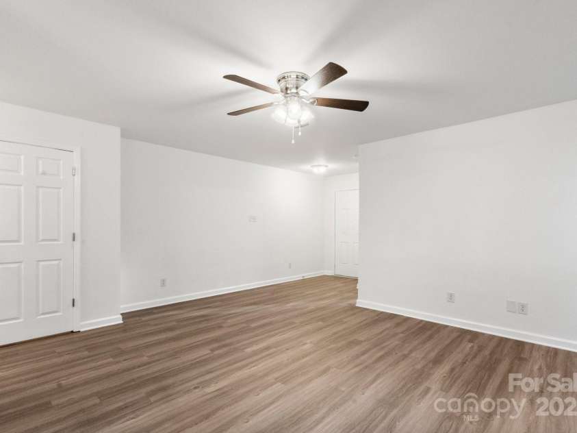 7616 Monarch Birch Lane, Charlotte, NC 28215.  MLS# CAR4253139, YatesRealty ID 10654. 