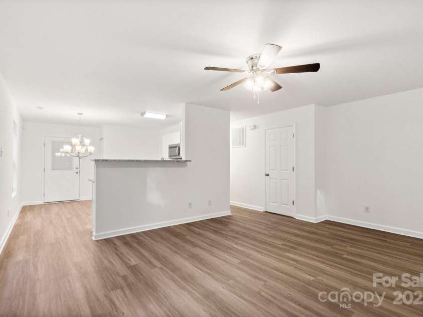 7616 Monarch Birch Lane, Charlotte, NC 28215.  MLS# CAR4253139, YatesRealty ID 10654. 