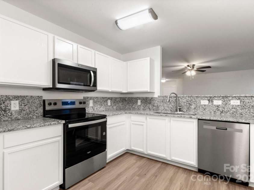 7616 Monarch Birch Lane, Charlotte, NC 28215.  MLS# CAR4253139, YatesRealty ID 10654. 