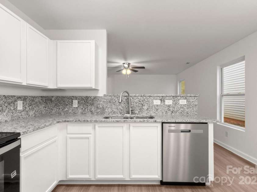 7616 Monarch Birch Lane, Charlotte, NC 28215.  MLS# CAR4253139, YatesRealty ID 10654. 