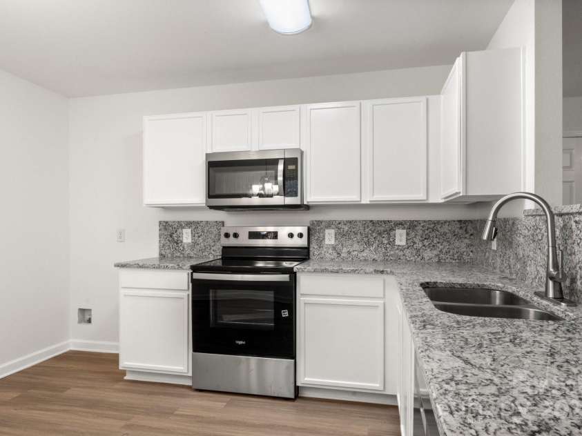 7616 Monarch Birch Lane, Charlotte, NC 28215.  MLS# CAR4253139, YatesRealty ID 10654. 