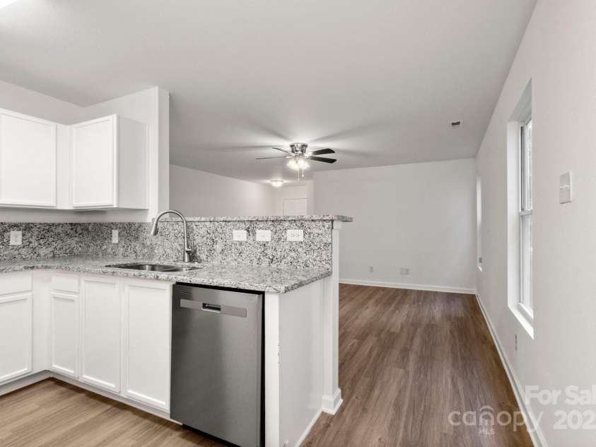 7616 Monarch Birch Lane, Charlotte, NC 28215.  MLS# CAR4253139, YatesRealty ID 10654. 