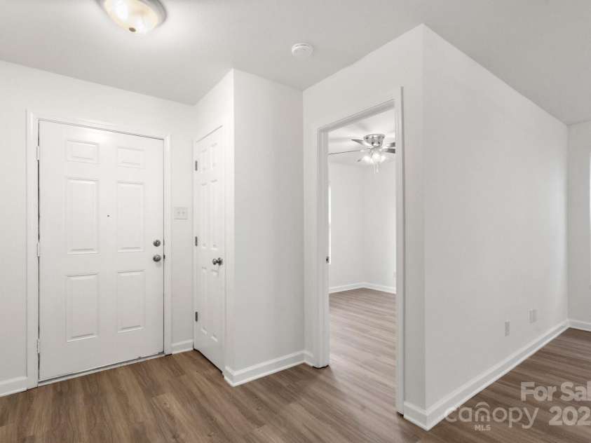 7616 Monarch Birch Lane, Charlotte, NC 28215.  MLS# CAR4253139, YatesRealty ID 10654. 