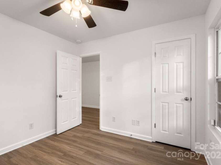 7616 Monarch Birch Lane, Charlotte, NC 28215.  MLS# CAR4253139, YatesRealty ID 10654. 