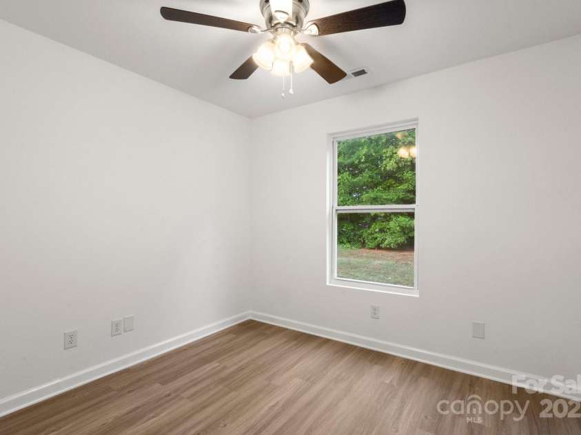 7616 Monarch Birch Lane, Charlotte, NC 28215.  MLS# CAR4253139, YatesRealty ID 10654. 