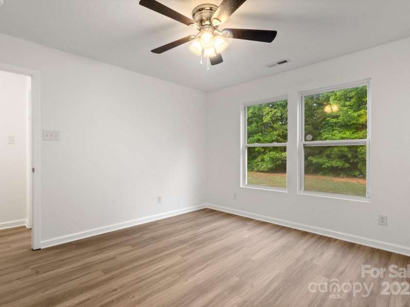 7616 Monarch Birch Lane, Charlotte, NC 28215.  MLS# CAR4253139, YatesRealty ID 10654. 