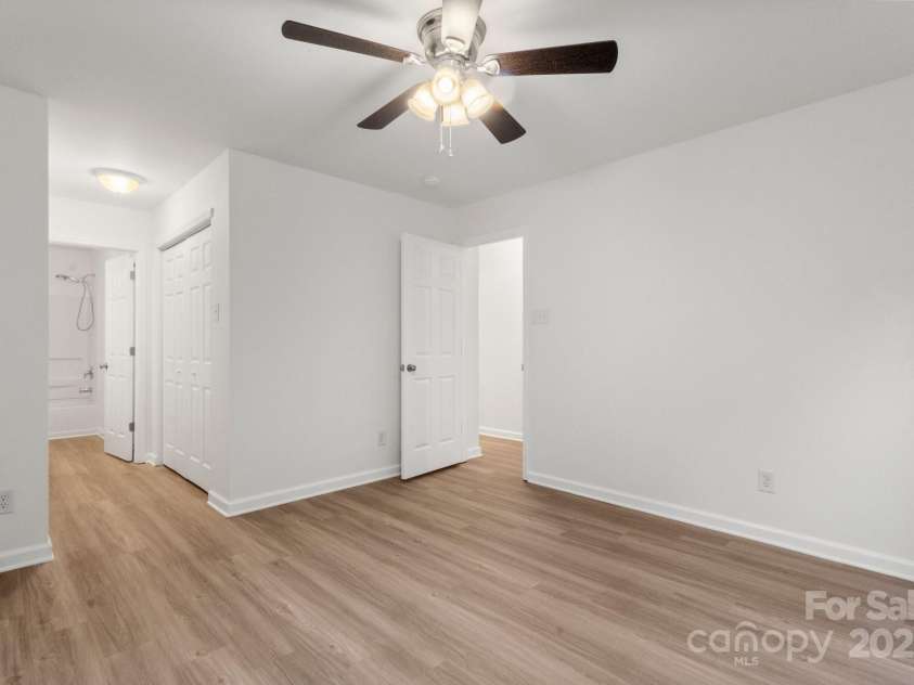 7616 Monarch Birch Lane, Charlotte, NC 28215.  MLS# CAR4253139, YatesRealty ID 10654. 