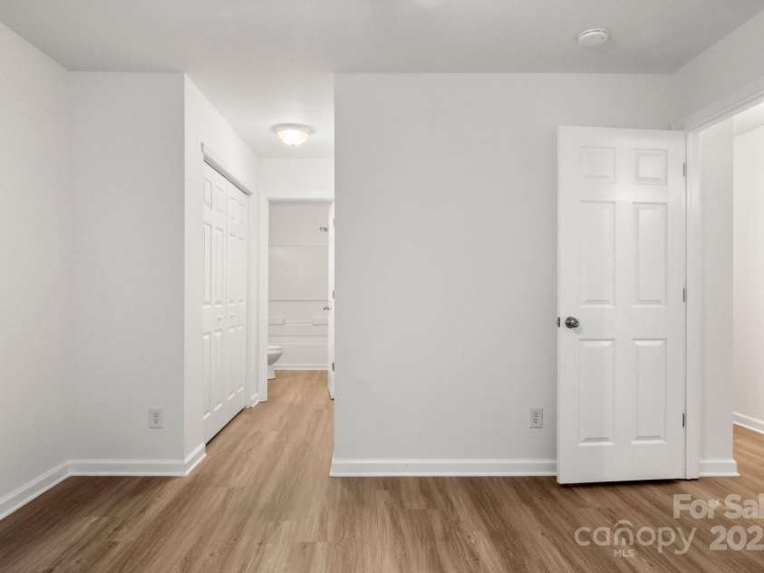7616 Monarch Birch Lane, Charlotte, NC 28215.  MLS# CAR4253139, YatesRealty ID 10654. 