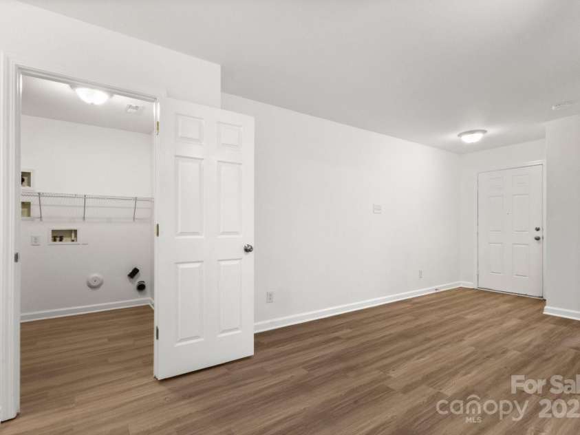 7616 Monarch Birch Lane, Charlotte, NC 28215.  MLS# CAR4253139, YatesRealty ID 10654. 