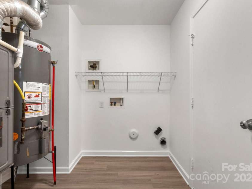 7616 Monarch Birch Lane, Charlotte, NC 28215.  MLS# CAR4253139, YatesRealty ID 10654. 