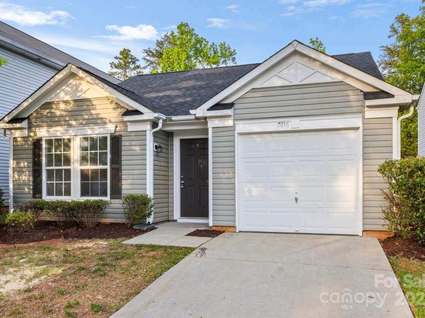 7616 Monarch Birch Lane, Charlotte, NC 28215.  MLS# CAR4253139, YatesRealty ID 10654. 