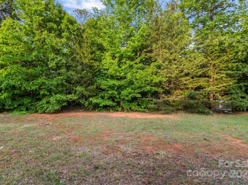 7616 Monarch Birch Lane, Charlotte, NC 28215.  MLS# CAR4253139, YatesRealty ID 10654. 