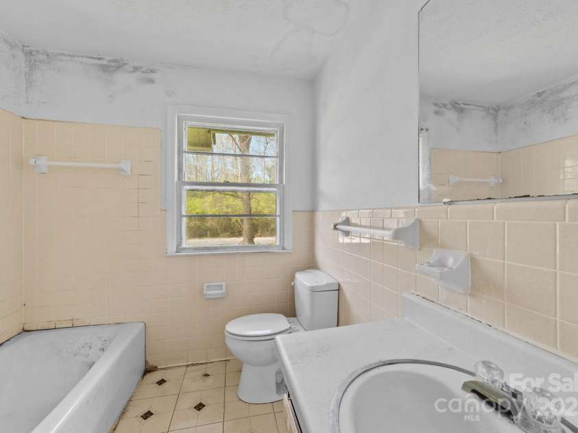 409 Best Alley, Whiteville, NC 28472.  MLS# CAR4235303, YatesRealty ID 10655. 