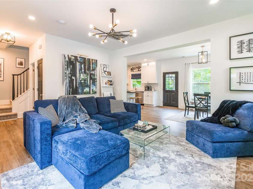 5227 Pinebrook Drive, Charlotte, NC 28208.  MLS# CAR4249714, YatesRealty ID 10657. 