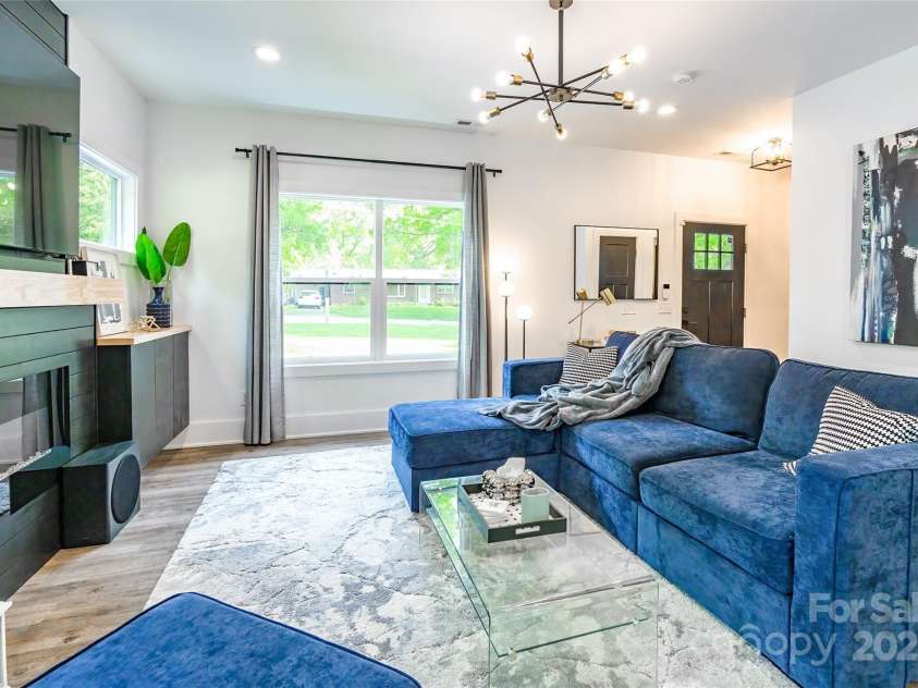 5227 Pinebrook Drive, Charlotte, NC 28208.  MLS# CAR4249714, YatesRealty ID 10657. 