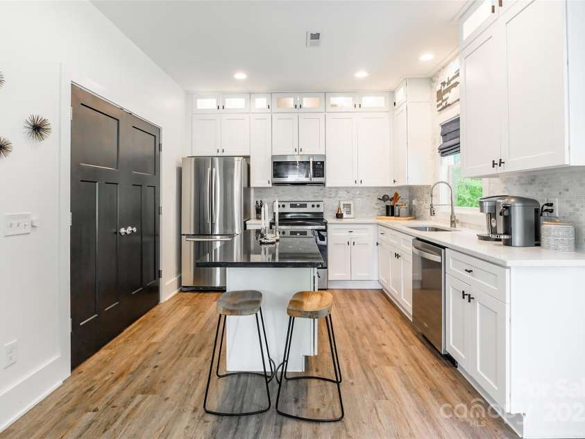 5227 Pinebrook Drive, Charlotte, NC 28208.  MLS# CAR4249714, YatesRealty ID 10657. 