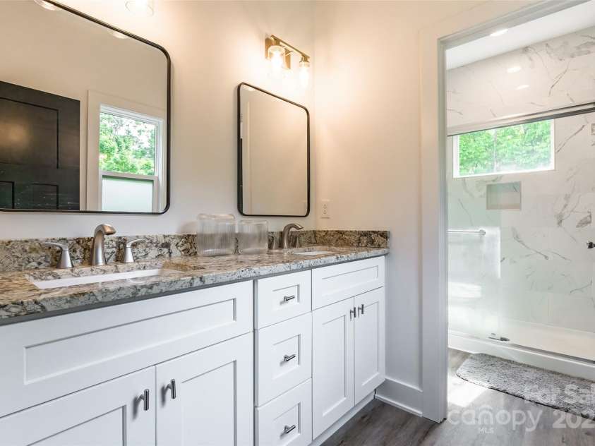 5227 Pinebrook Drive, Charlotte, NC 28208.  MLS# CAR4249714, YatesRealty ID 10657. 