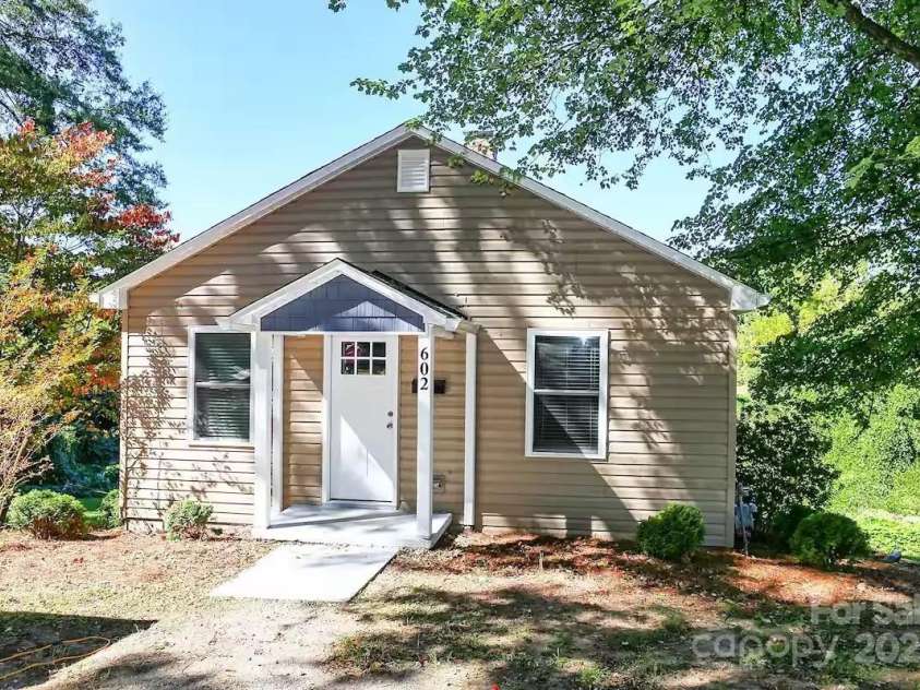 602 childs Street, Lincolnton, NC 28092.  MLS# CAR4248609, YatesRealty ID 10658. 