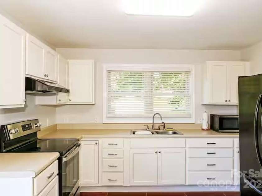 602 childs Street, Lincolnton, NC 28092.  MLS# CAR4248609, YatesRealty ID 10658. 