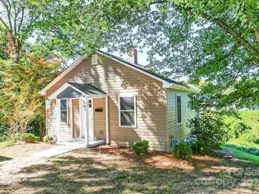 602 childs Street, Lincolnton, NC 28092.  MLS# CAR4248609, YatesRealty ID 10658. 