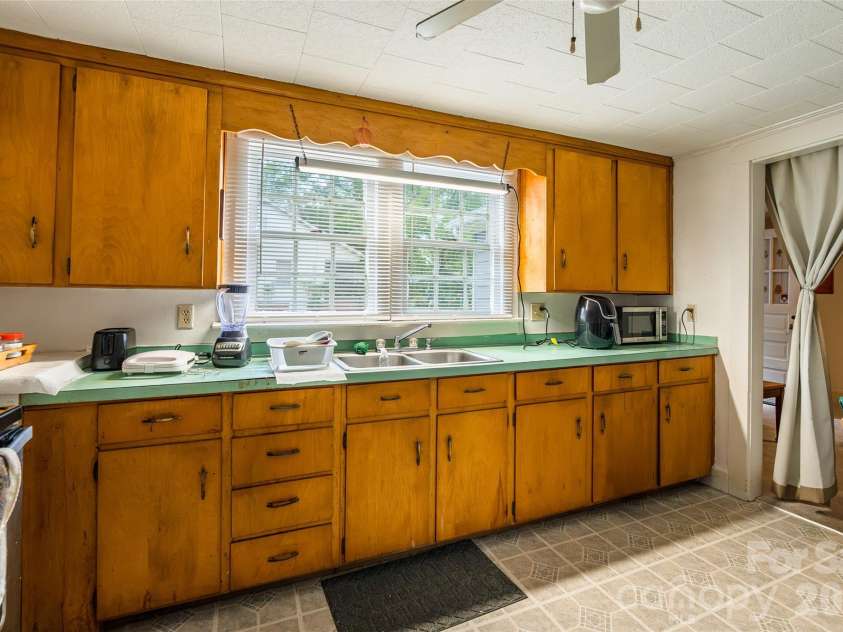 602 Ross Street, Marshville, NC 28103.  MLS# CAR4430978, YatesRealty ID 10658. 