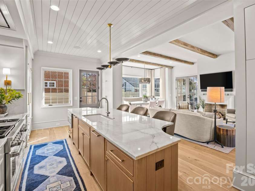 1320 Biltmore Drive, Charlotte, NC 28207.  MLS# CAR4336007, YatesRealty ID 10659. 