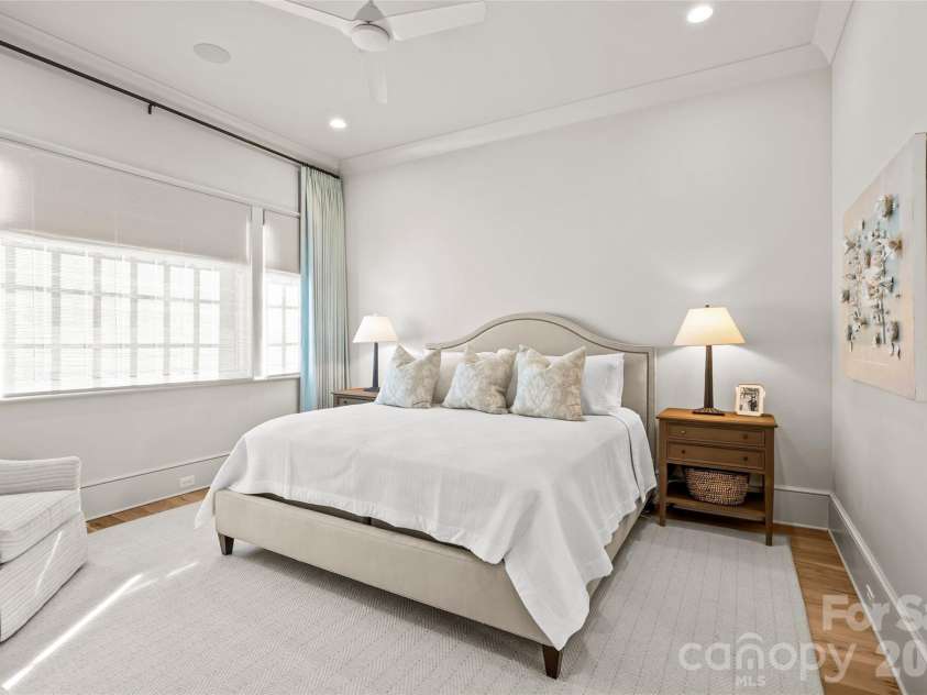 1320 Biltmore Drive, Charlotte, NC 28207.  MLS# CAR4336007, YatesRealty ID 10659. 
