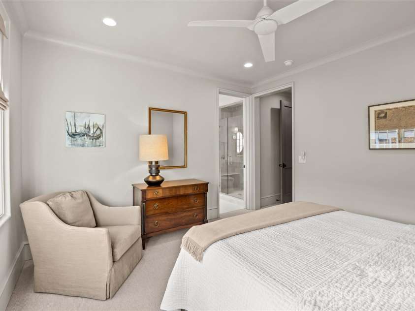 1320 Biltmore Drive, Charlotte, NC 28207.  MLS# CAR4336007, YatesRealty ID 10659. 