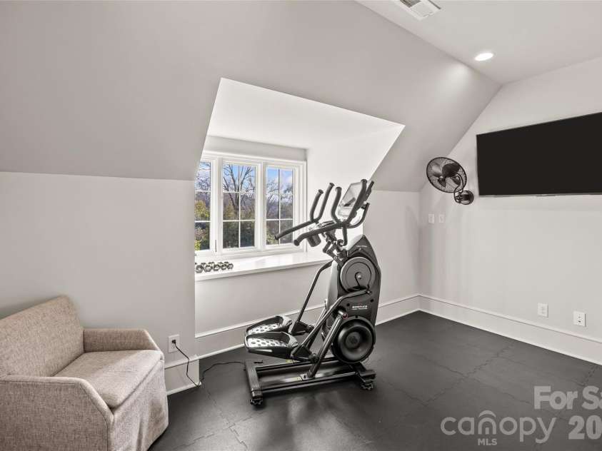 1320 Biltmore Drive, Charlotte, NC 28207.  MLS# CAR4336007, YatesRealty ID 10659. 