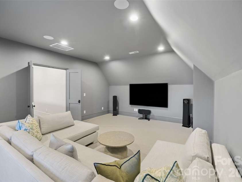 1320 Biltmore Drive, Charlotte, NC 28207.  MLS# CAR4336007, YatesRealty ID 10659. 