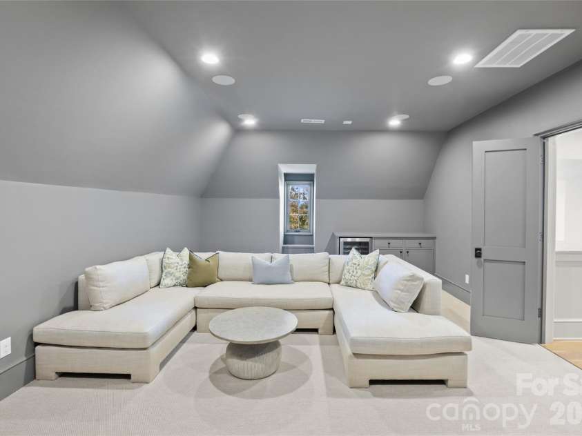 1320 Biltmore Drive, Charlotte, NC 28207.  MLS# CAR4336007, YatesRealty ID 10659. 