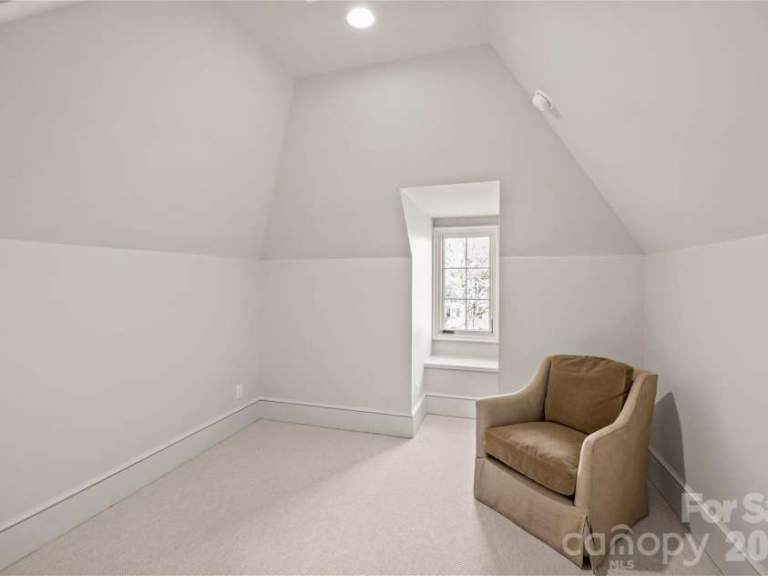 1320 Biltmore Drive, Charlotte, NC 28207.  MLS# CAR4336007, YatesRealty ID 10659. 