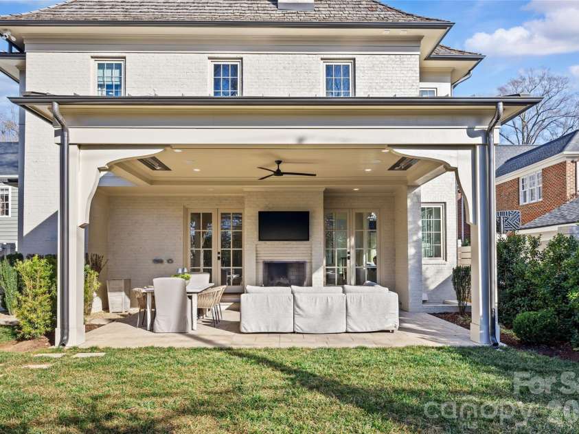 1320 Biltmore Drive, Charlotte, NC 28207.  MLS# CAR4336007, YatesRealty ID 10659. 