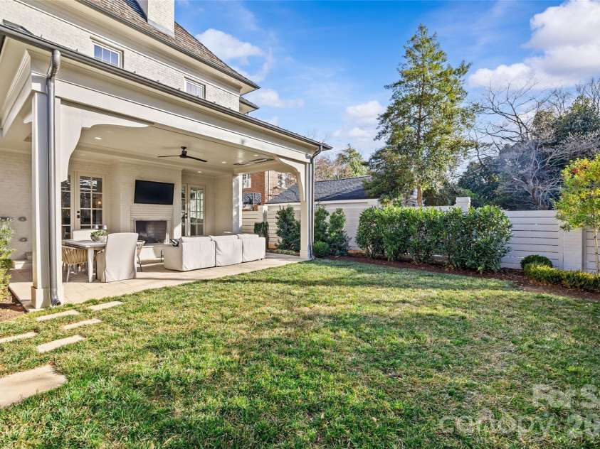 1320 Biltmore Drive, Charlotte, NC 28207.  MLS# CAR4336007, YatesRealty ID 10659. 