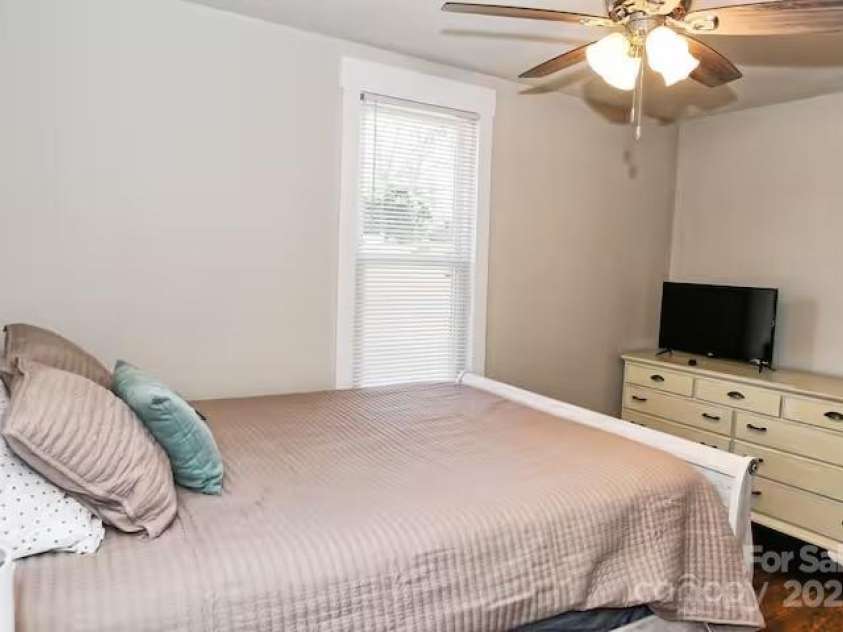 606 childs Street, Lincolnton, NC 28092.  MLS# CAR4248333, YatesRealty ID 10660. 