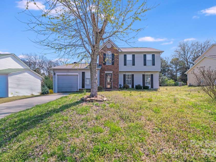 7619 Woodknoll Drive, Charlotte, NC 28217.  MLS# CAR4237527, YatesRealty ID 10661. 