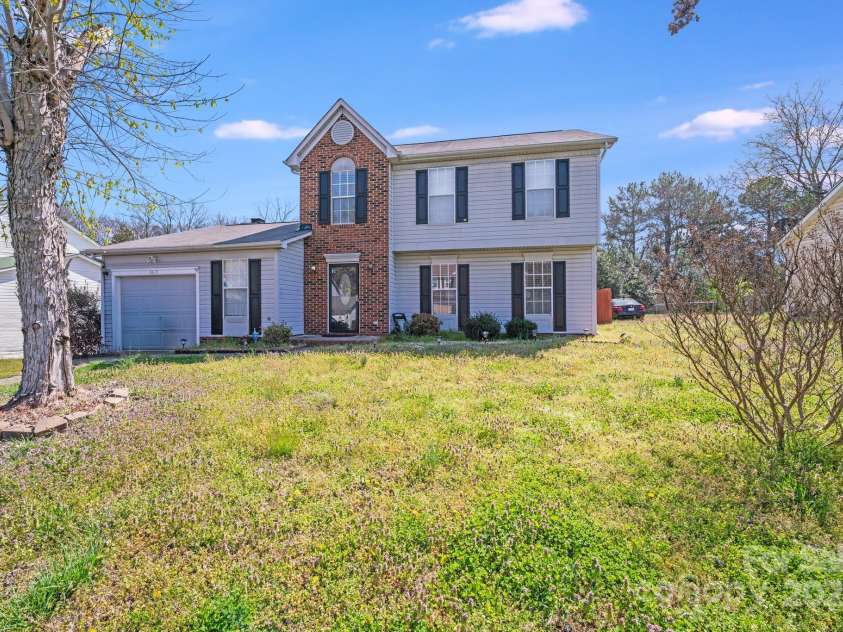 7619 Woodknoll Drive, Charlotte, NC 28217.  MLS# CAR4237527, YatesRealty ID 10661. 