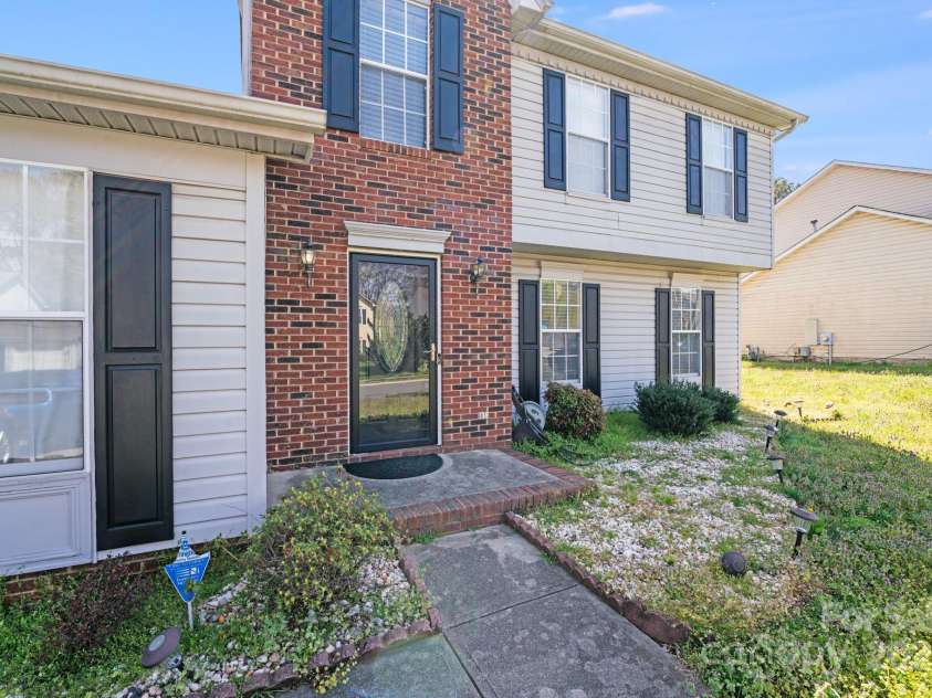 7619 Woodknoll Drive, Charlotte, NC 28217.  MLS# CAR4237527, YatesRealty ID 10661. 