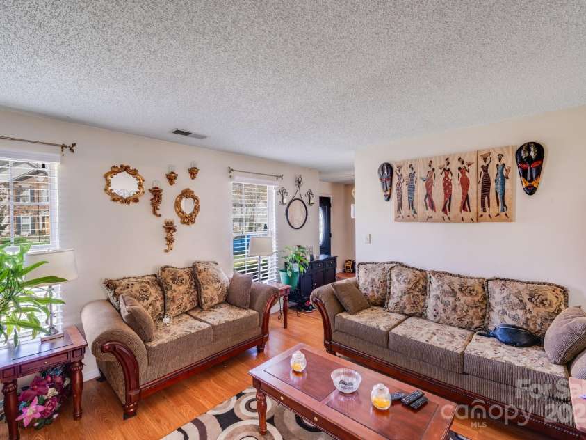 7619 Woodknoll Drive, Charlotte, NC 28217.  MLS# CAR4237527, YatesRealty ID 10661. 