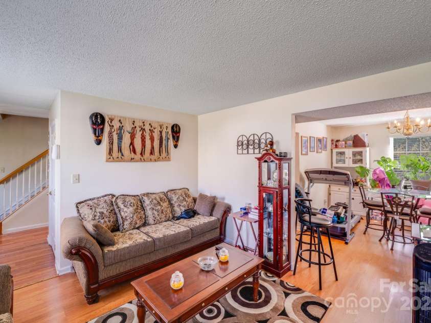 7619 Woodknoll Drive, Charlotte, NC 28217.  MLS# CAR4237527, YatesRealty ID 10661. 