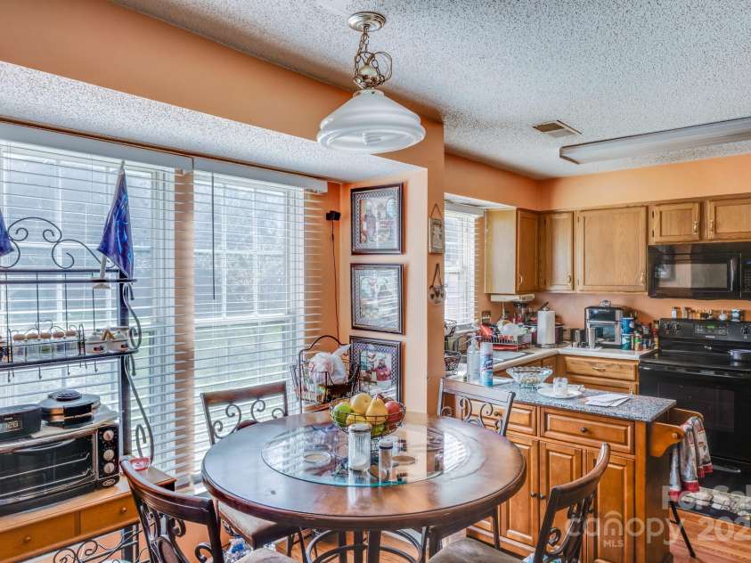 7619 Woodknoll Drive, Charlotte, NC 28217.  MLS# CAR4237527, YatesRealty ID 10661. 