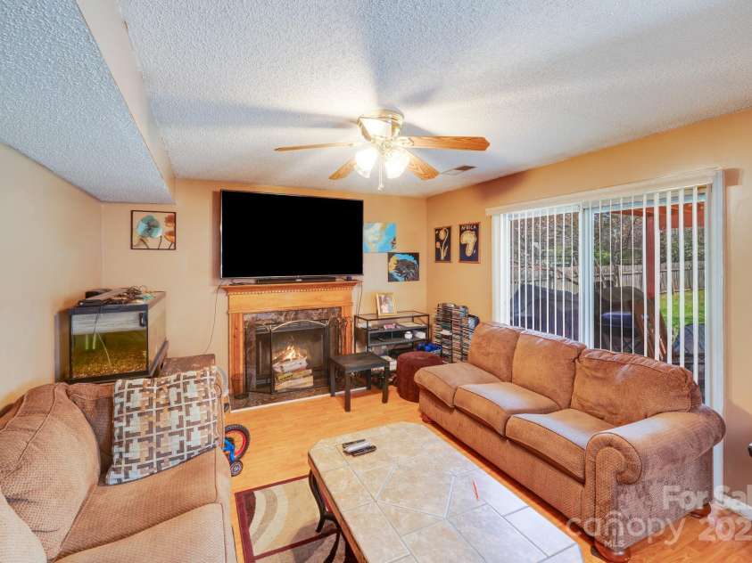 7619 Woodknoll Drive, Charlotte, NC 28217.  MLS# CAR4237527, YatesRealty ID 10661. 