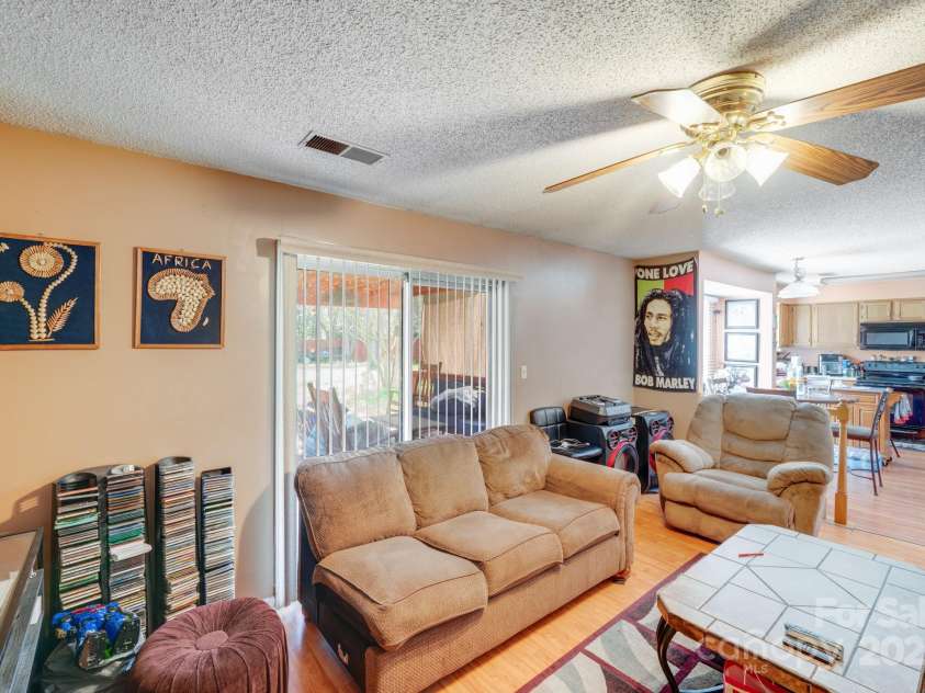 7619 Woodknoll Drive, Charlotte, NC 28217.  MLS# CAR4237527, YatesRealty ID 10661. 
