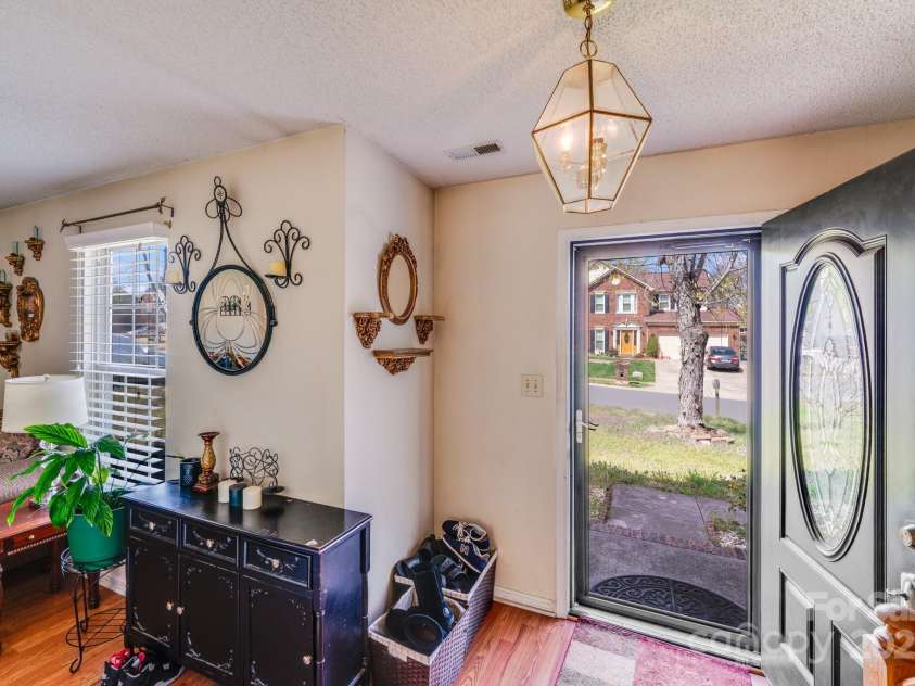7619 Woodknoll Drive, Charlotte, NC 28217.  MLS# CAR4237527, YatesRealty ID 10661. 