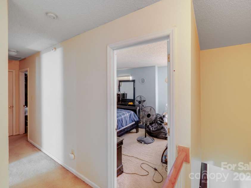 7619 Woodknoll Drive, Charlotte, NC 28217.  MLS# CAR4237527, YatesRealty ID 10661. 