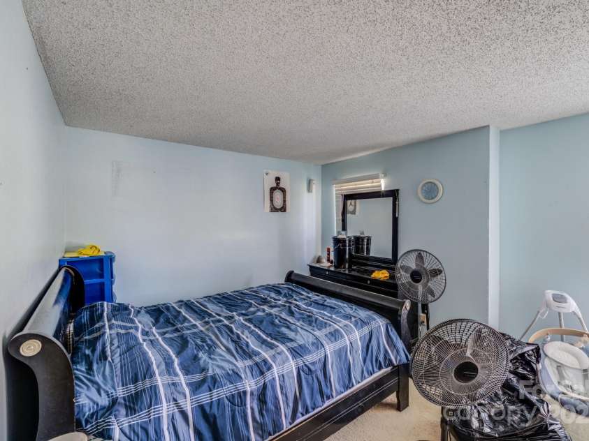 7619 Woodknoll Drive, Charlotte, NC 28217.  MLS# CAR4237527, YatesRealty ID 10661. 