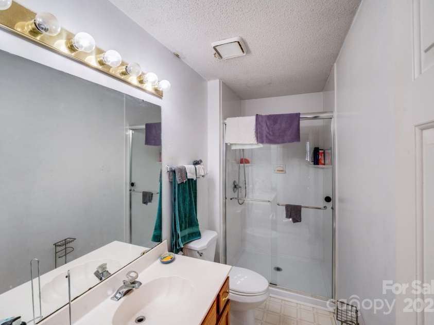 7619 Woodknoll Drive, Charlotte, NC 28217.  MLS# CAR4237527, YatesRealty ID 10661. 