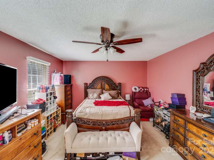 7619 Woodknoll Drive, Charlotte, NC 28217.  MLS# CAR4237527, YatesRealty ID 10661. 