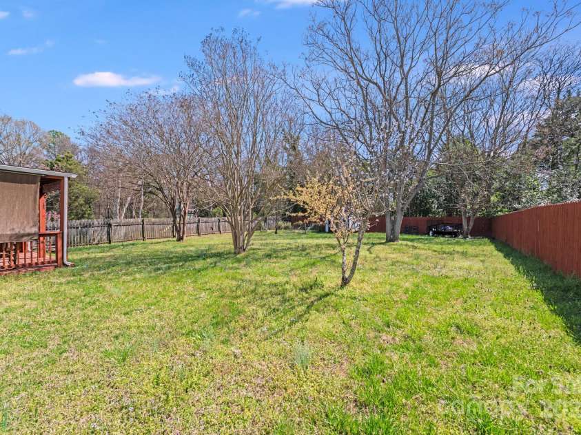 7619 Woodknoll Drive, Charlotte, NC 28217.  MLS# CAR4237527, YatesRealty ID 10661. 